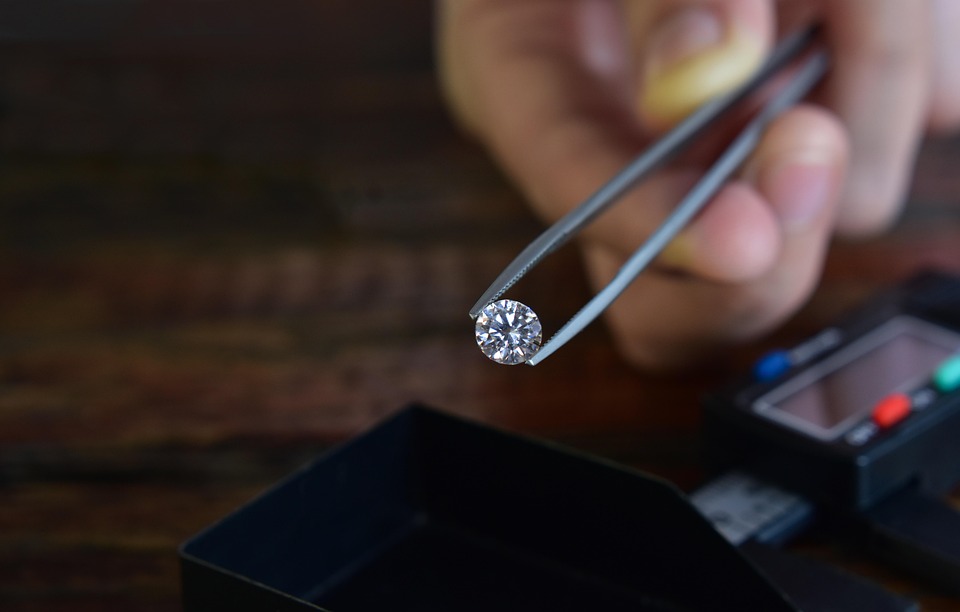 ¿Por qué invertir en una máquina de prueba de pureza de oro es esencial para los comerciantes de chatarra